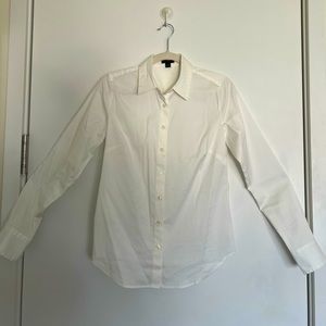 Ann Taylor White Button Down Shirt | Size 4 | Never worn